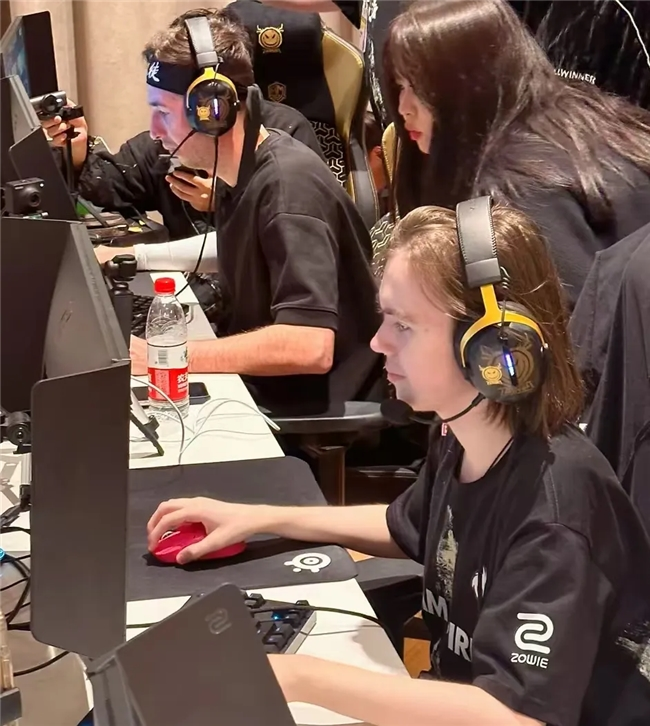 拳头官方宣布，2025年LOL全球总决赛冠亚军决赛将在成都进行