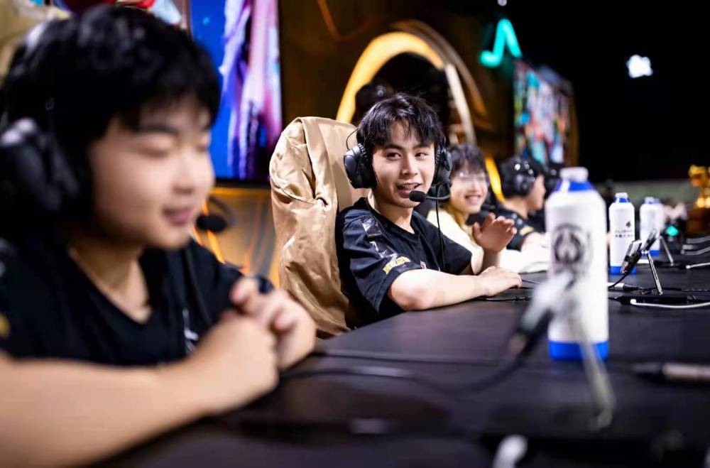 有内味了，Perkz：Khan在的队伍打世界赛就不行