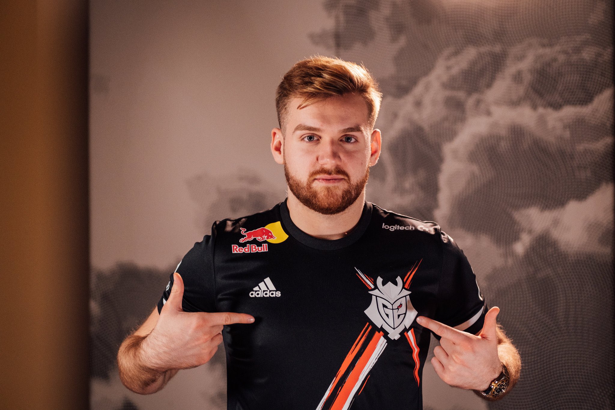 LCS赛区的FlyQuest战队今日官宣了S12冠军教头Ssong的加入，新赛季Ssong将担任Fly战队主教练